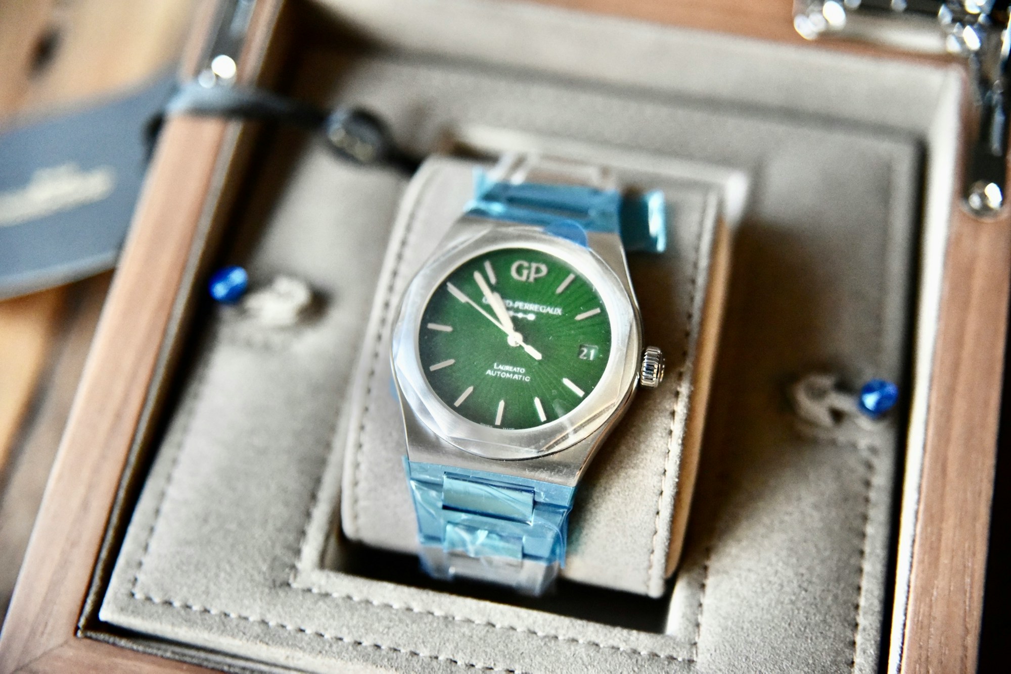 Girard perregaux laureato for sale hotsell