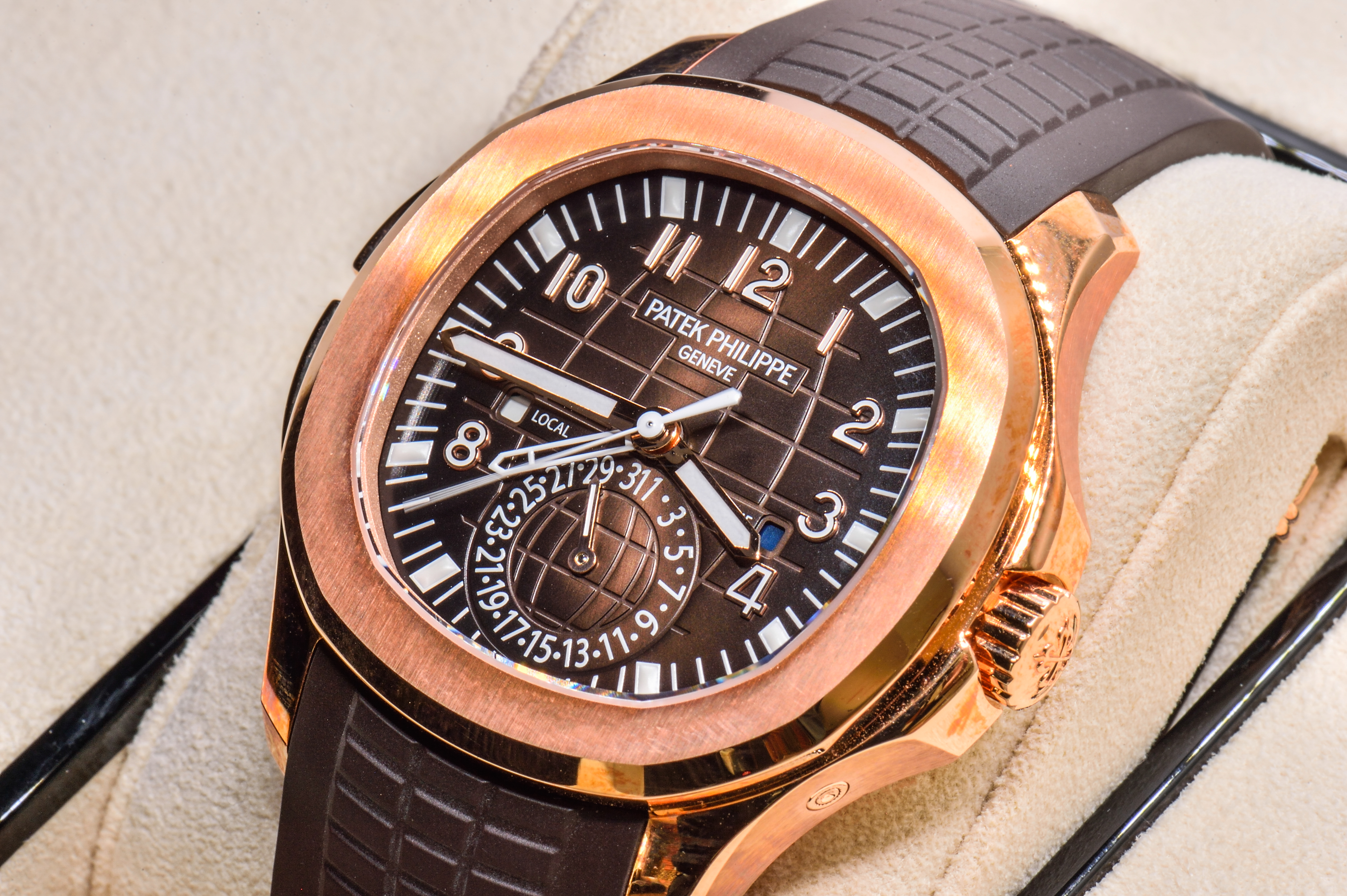 2020 PATEK PHILIPPE AQUANAUT TRAVEL TIME for sale by auction in