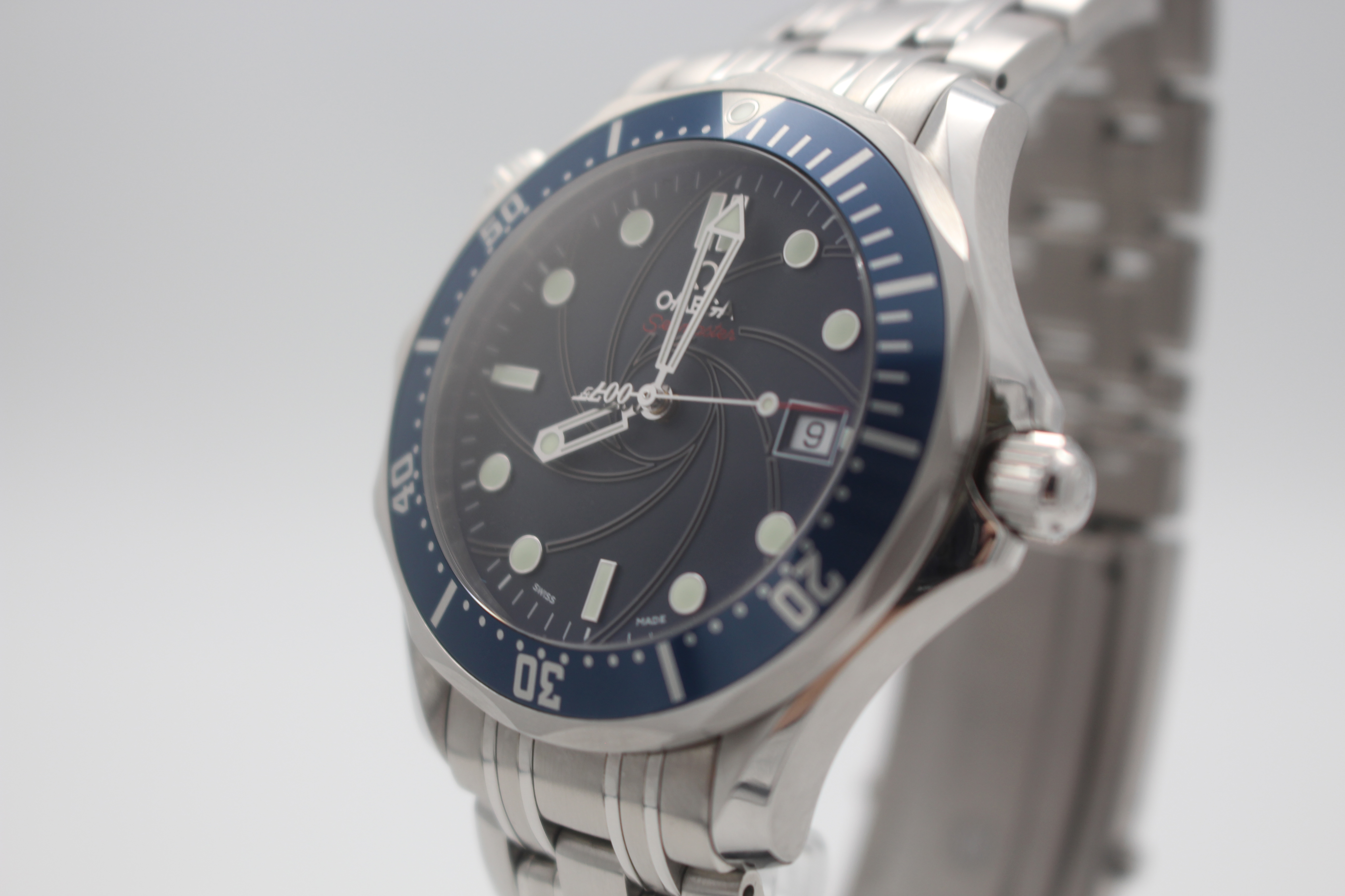 Omega seamaster bond store limited series 2006