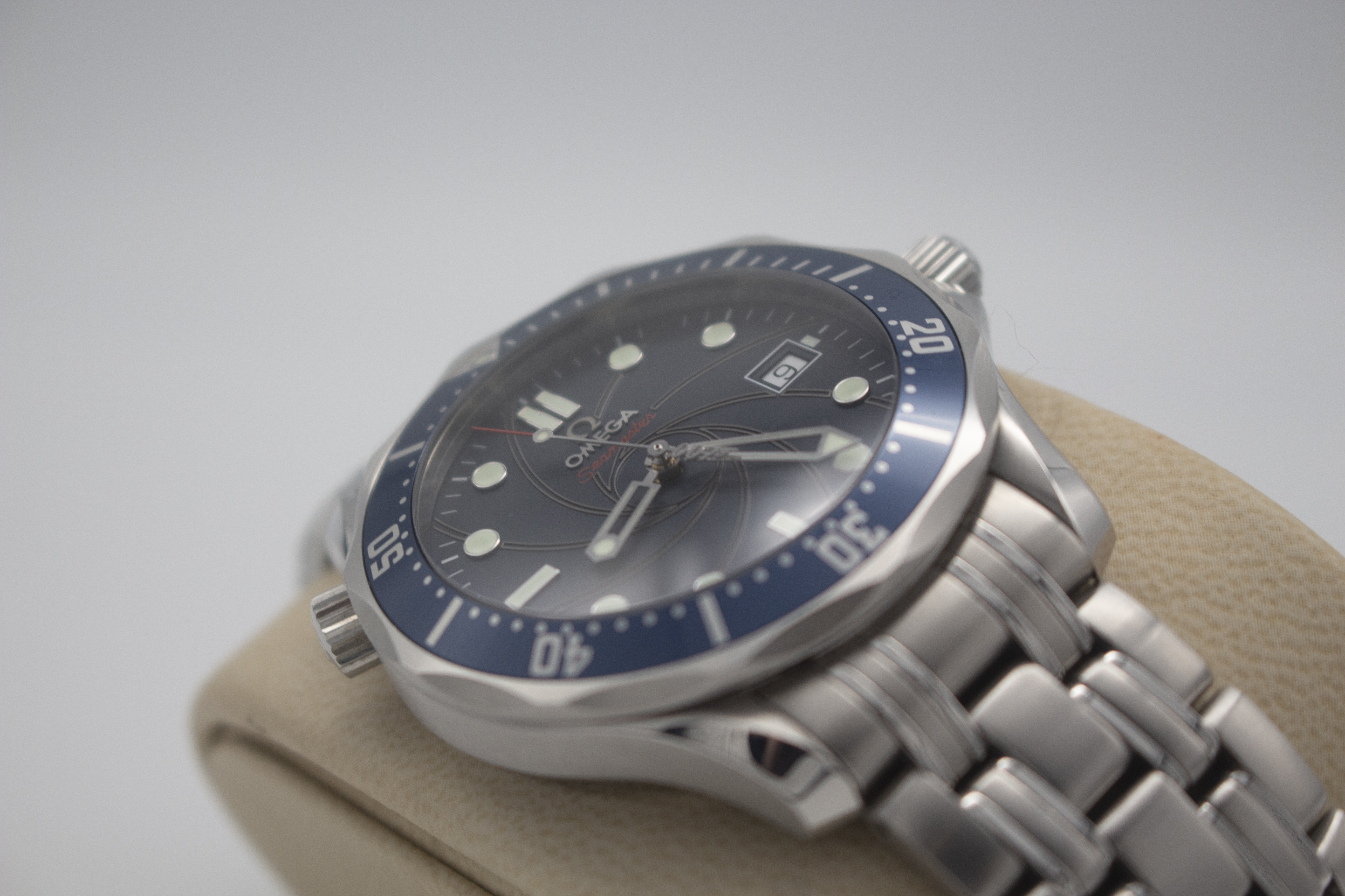 Omega seamaster bond store limited series 2006