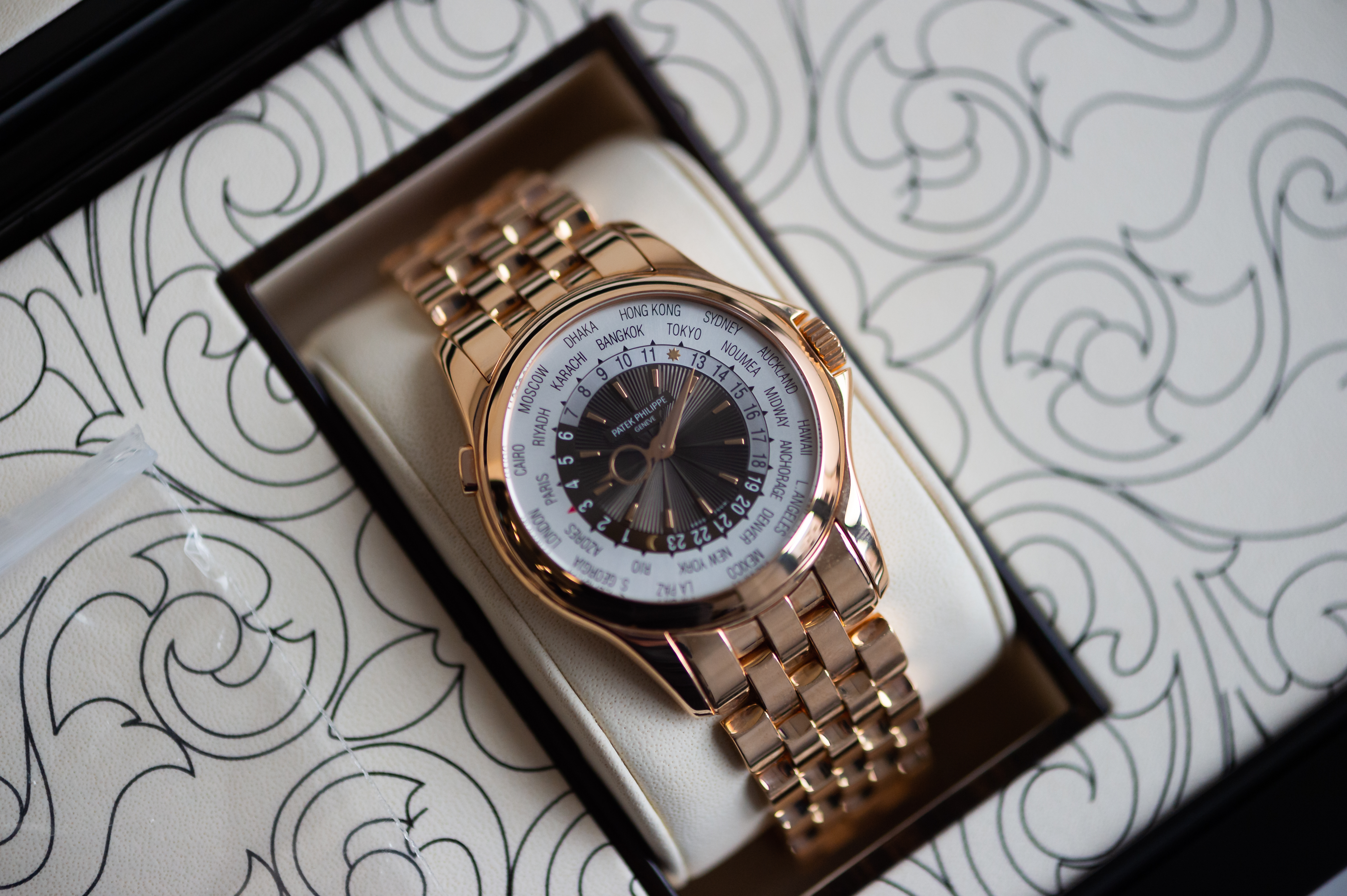 2014 PATEK PHILIPPE WORLD TIME For Sale by Auction in London, UK