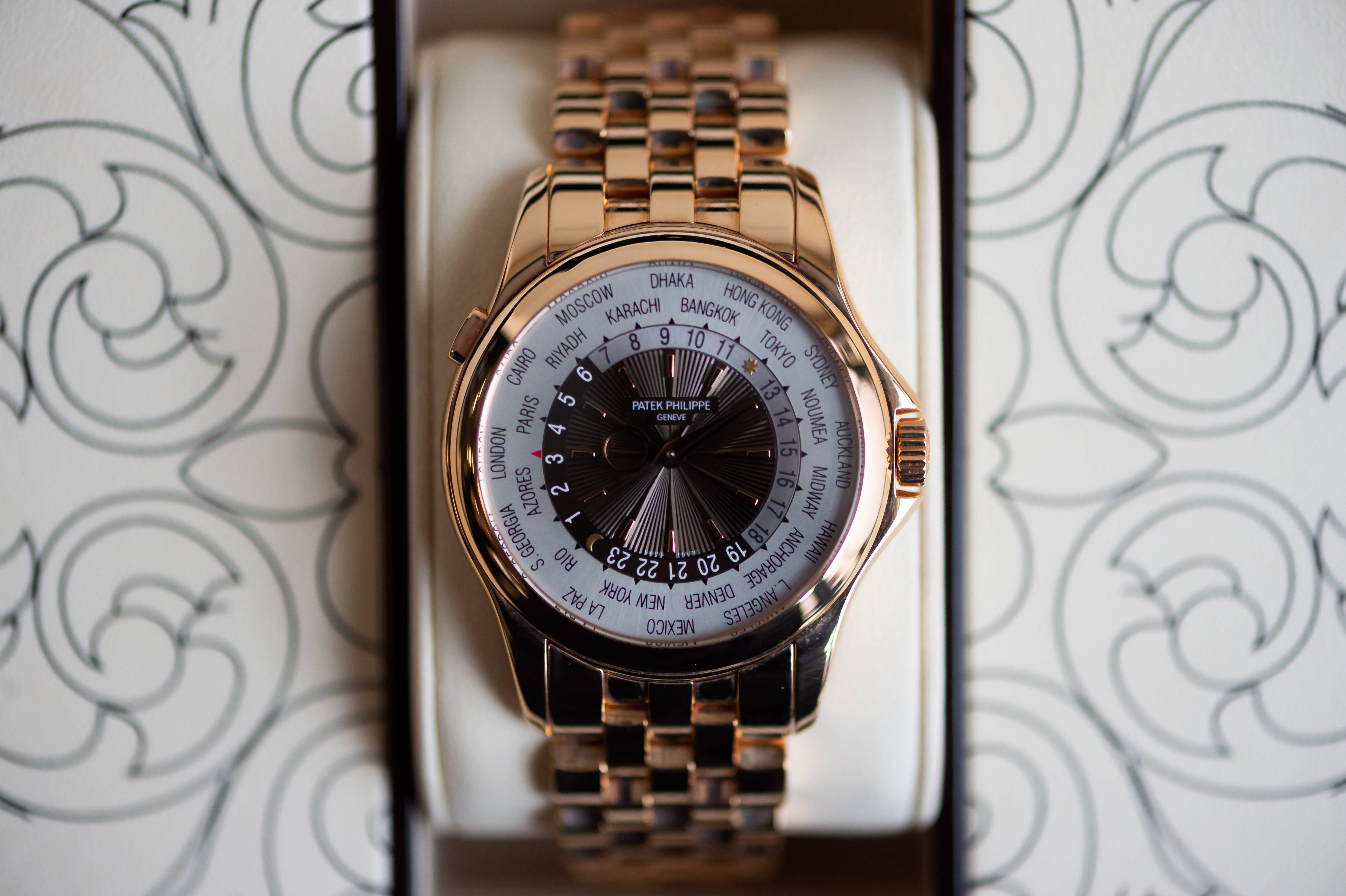 2014 PATEK PHILIPPE WORLD TIME For Sale by Auction in London, UK