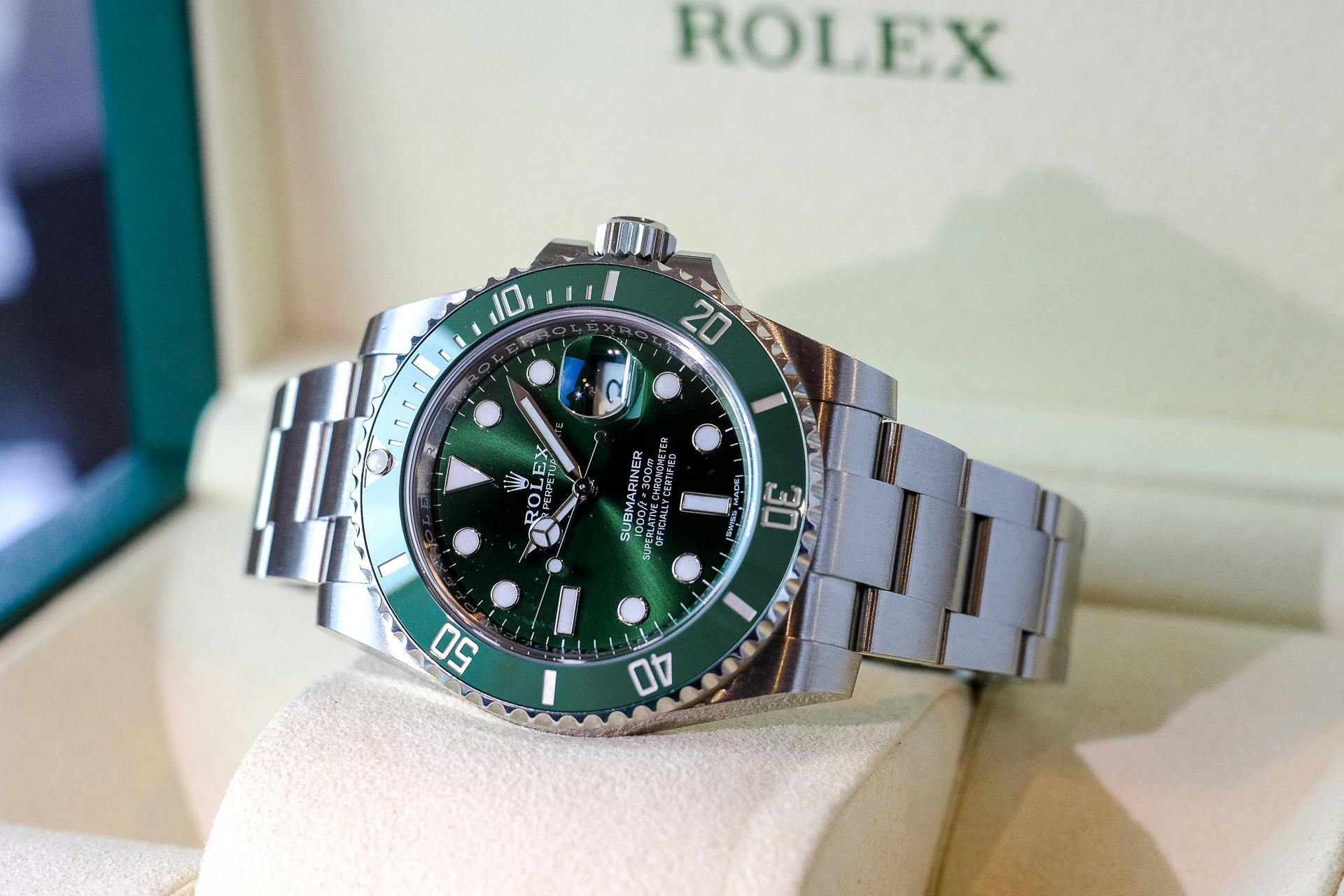2018 MINT PAPERS Rolex Submariner Hulk 116610LV Green Dial Ceramic Watch  Box – Collectors Huntington