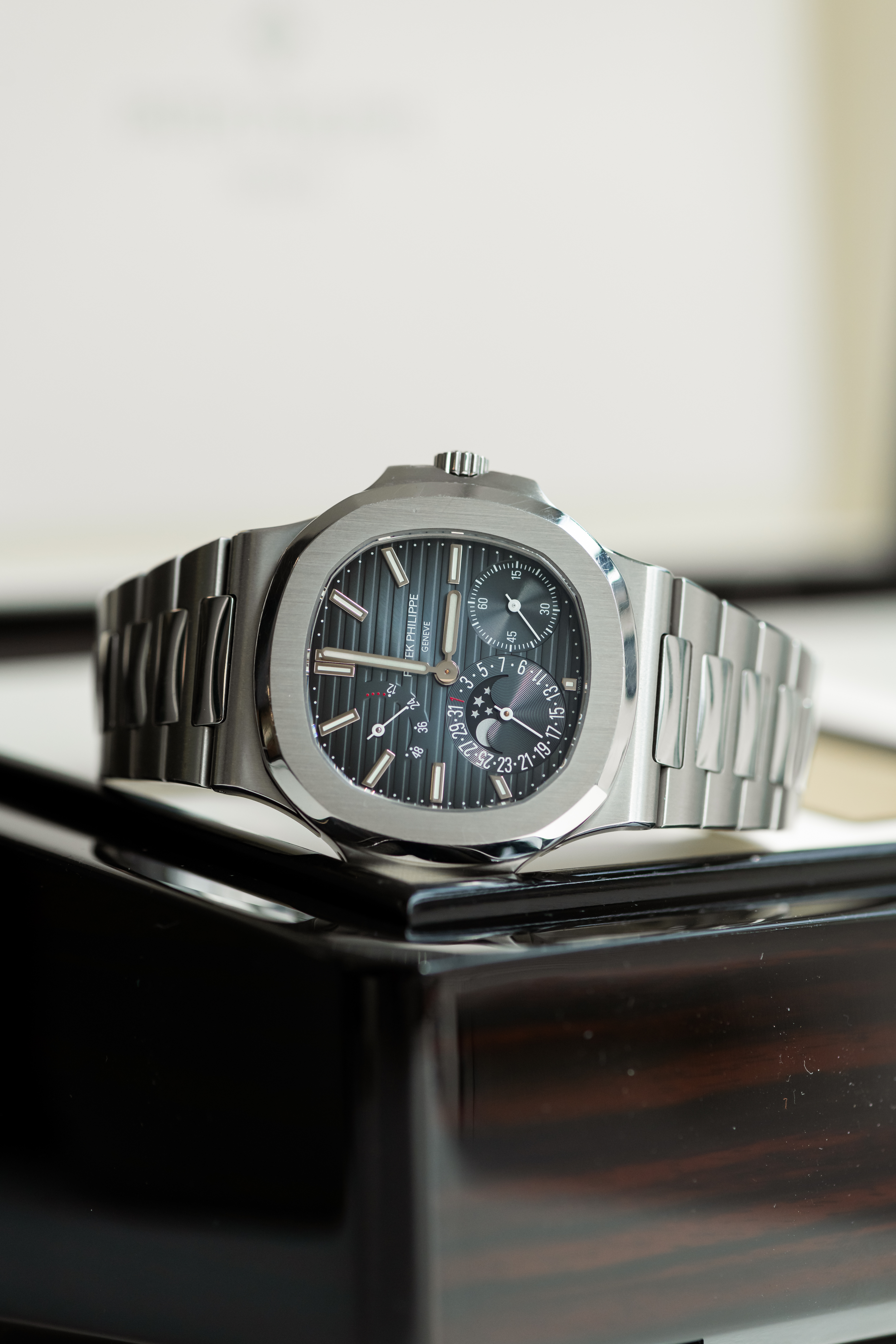 Patek sales nautilus moonphase