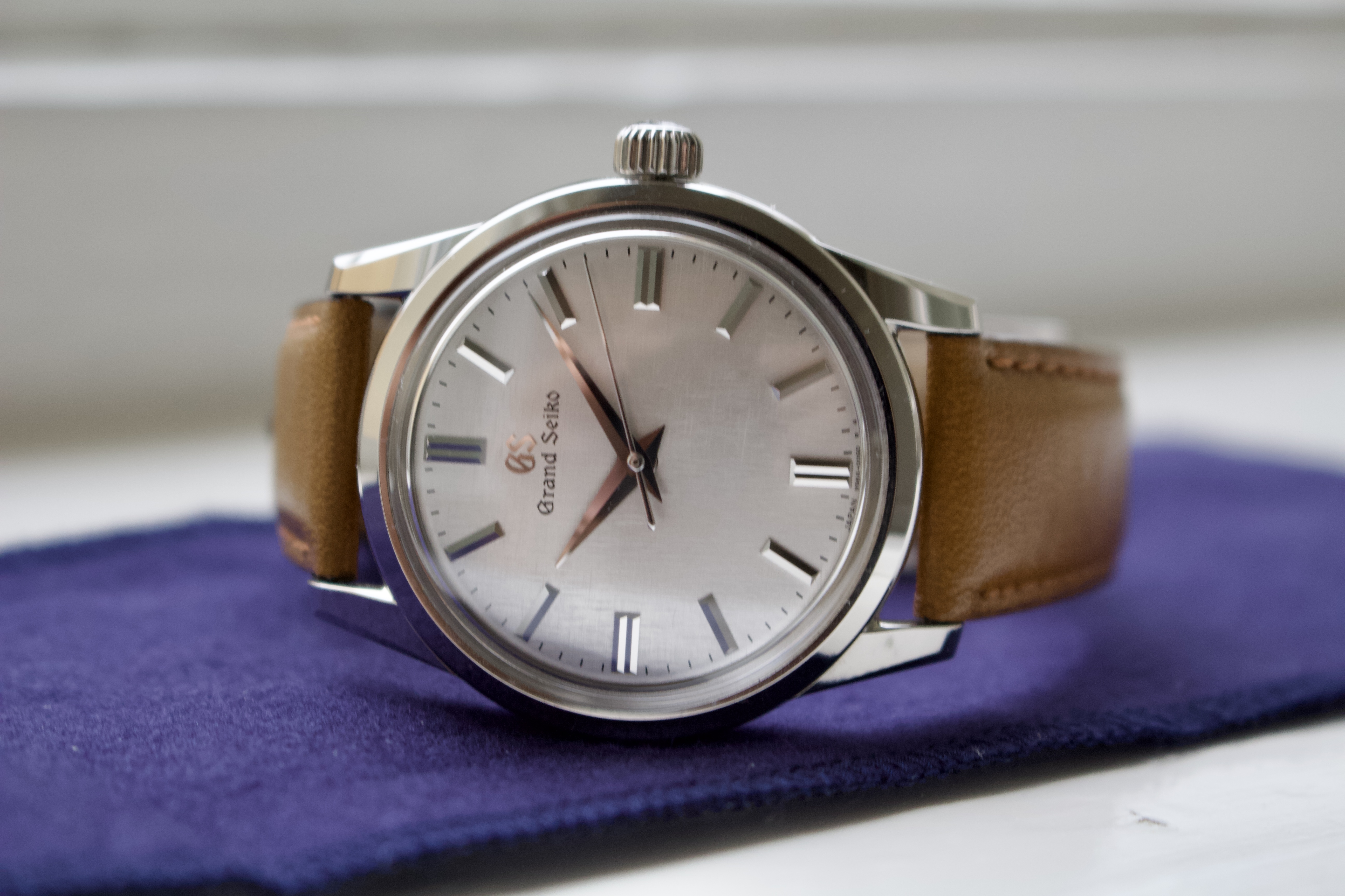 本日限定特別価格！早勝！OLD ＭGARAKUDAダークブラウン 2022 GRAND SEIKO SBGW267 'ASAKAGE' for sale in Prague, Czechia
