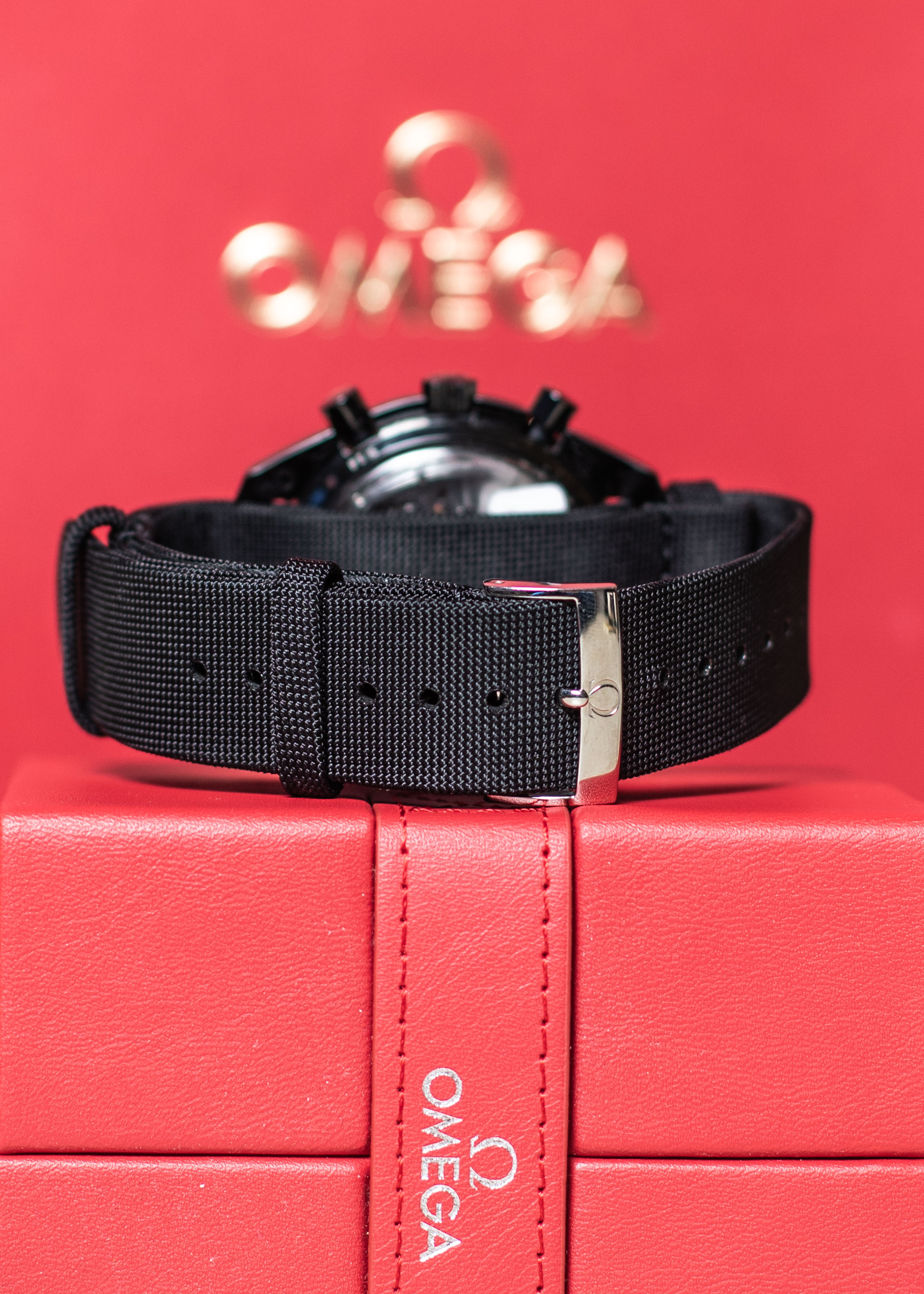 Omega dark side deals of the moon armband