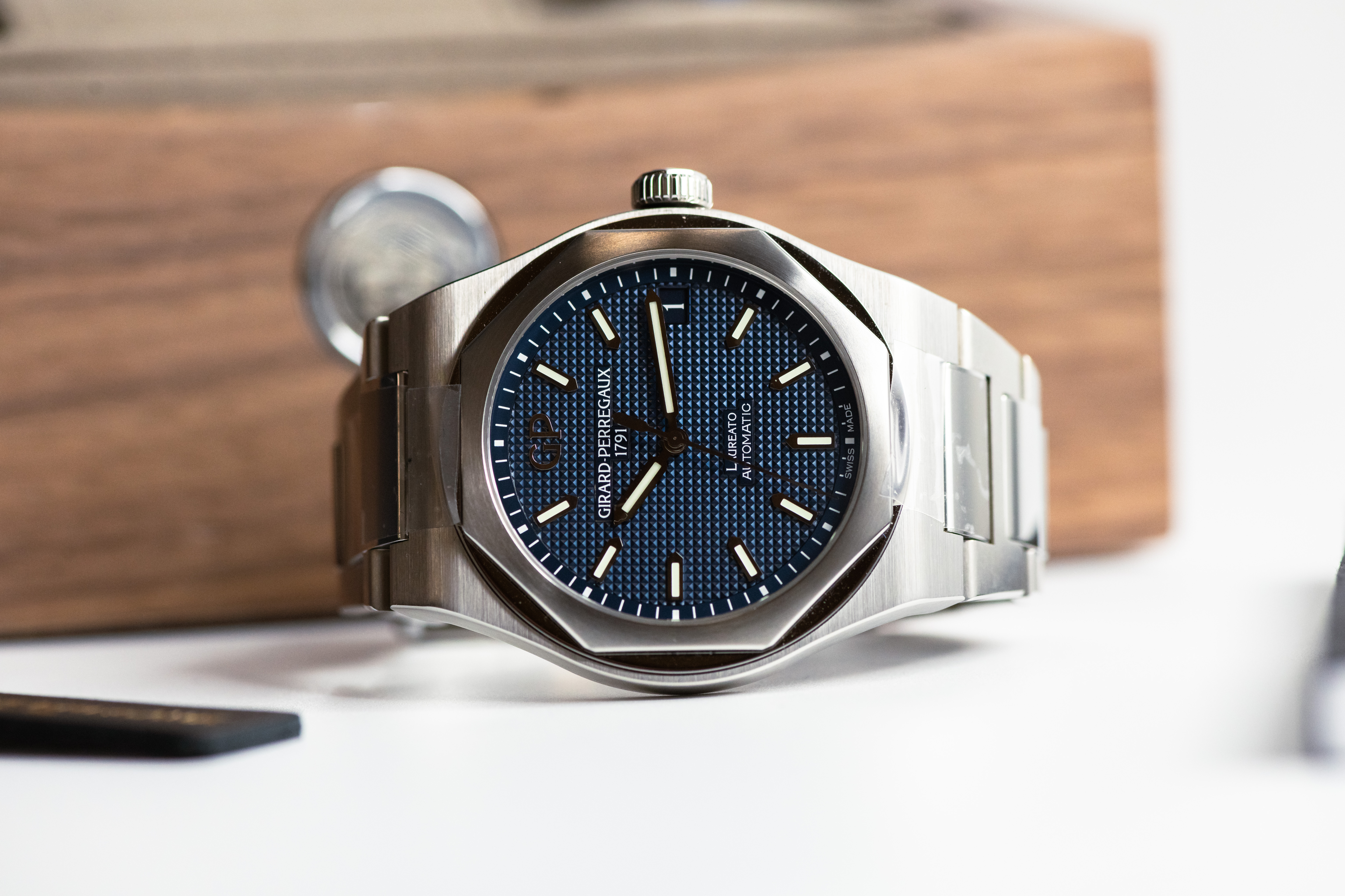 2022 GIRARD PERREGAUX LAUREATO 42 MM for sale by auction in London