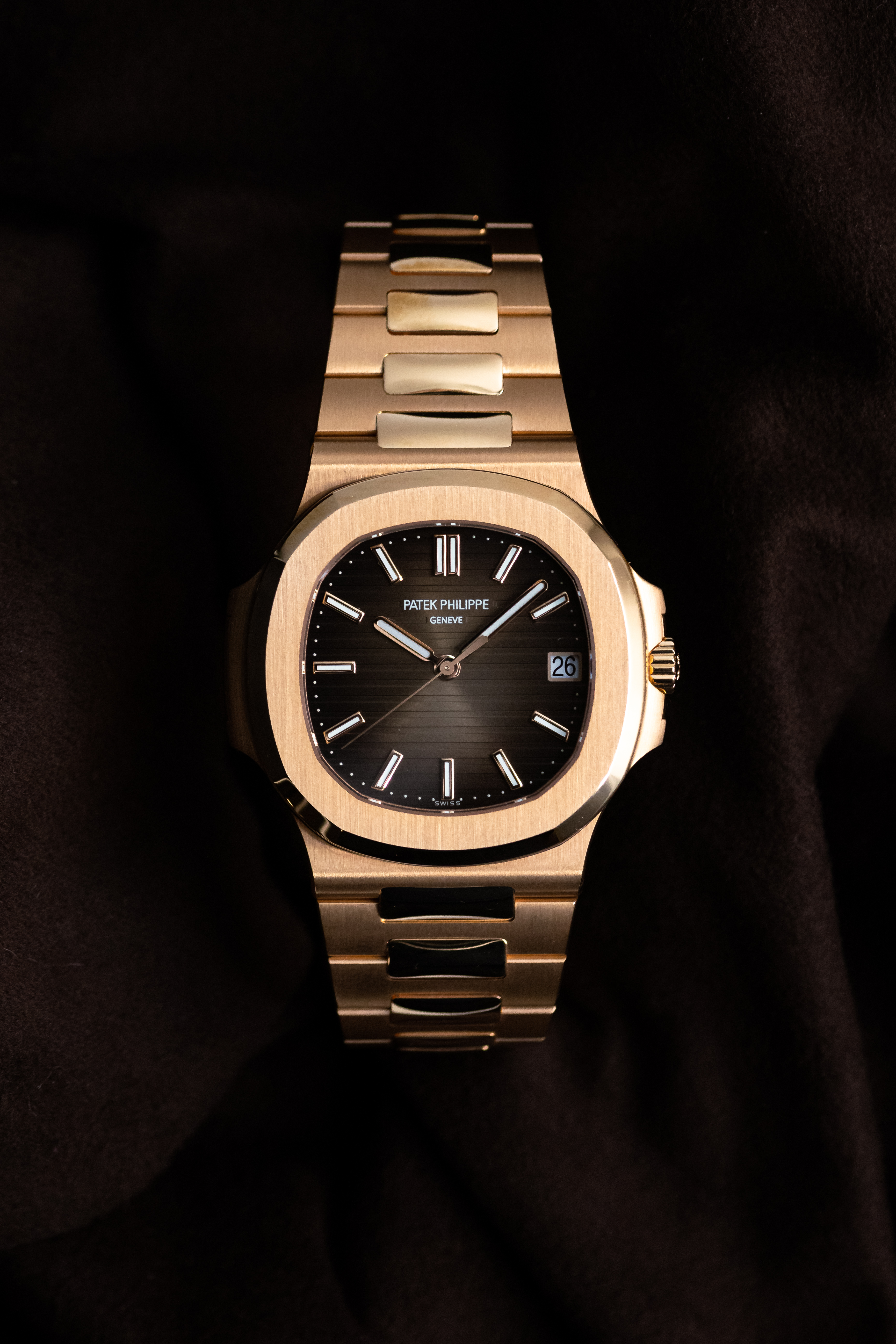 Patek philippe nautilus gold black dial deals