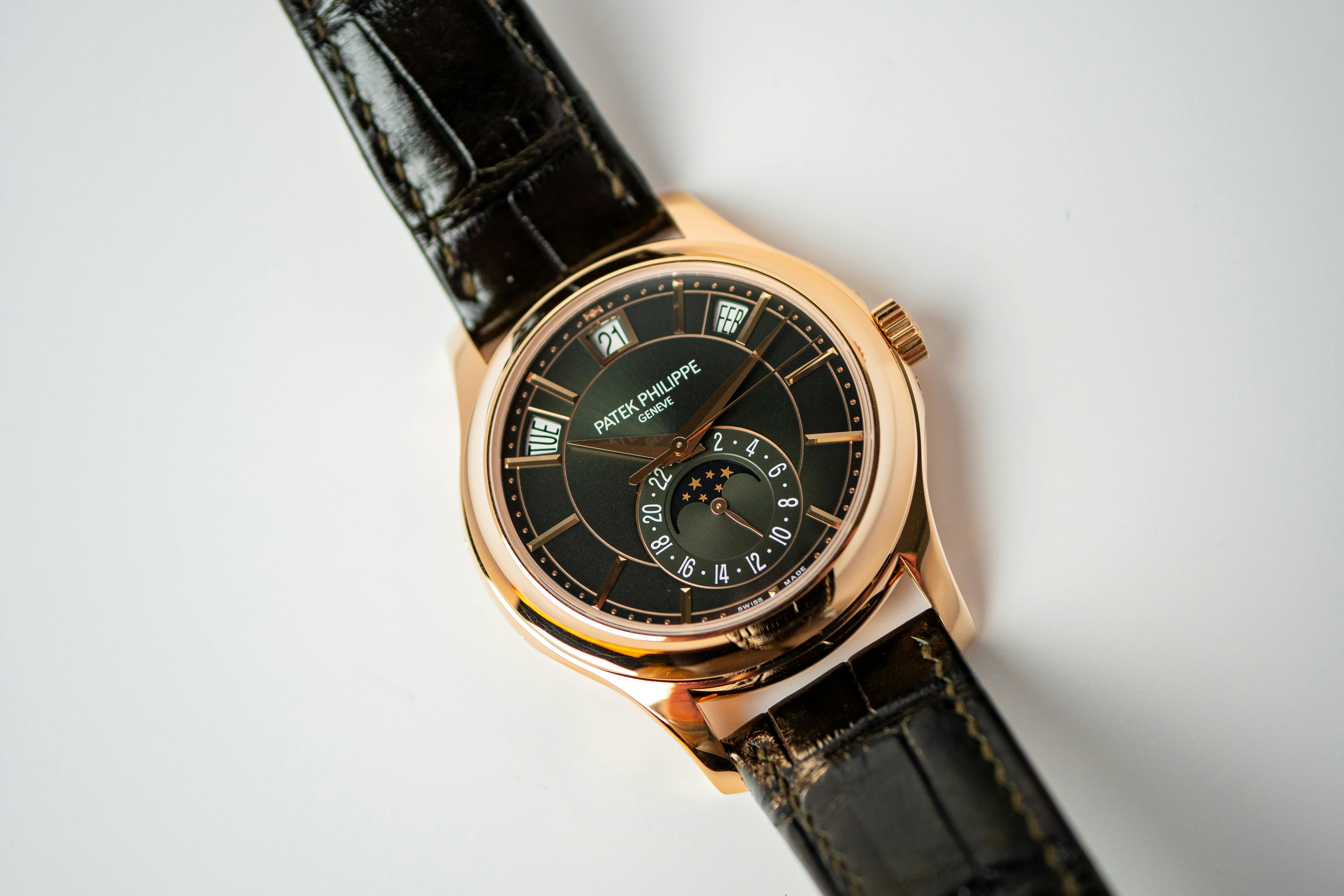2022 PATEK PHILIPPE ANNUAL CALENDAR MOONPHASE For Sale By Auction In 2022-patek-philippe-annual-calendar-moonphase-for-sale-by-auction-in