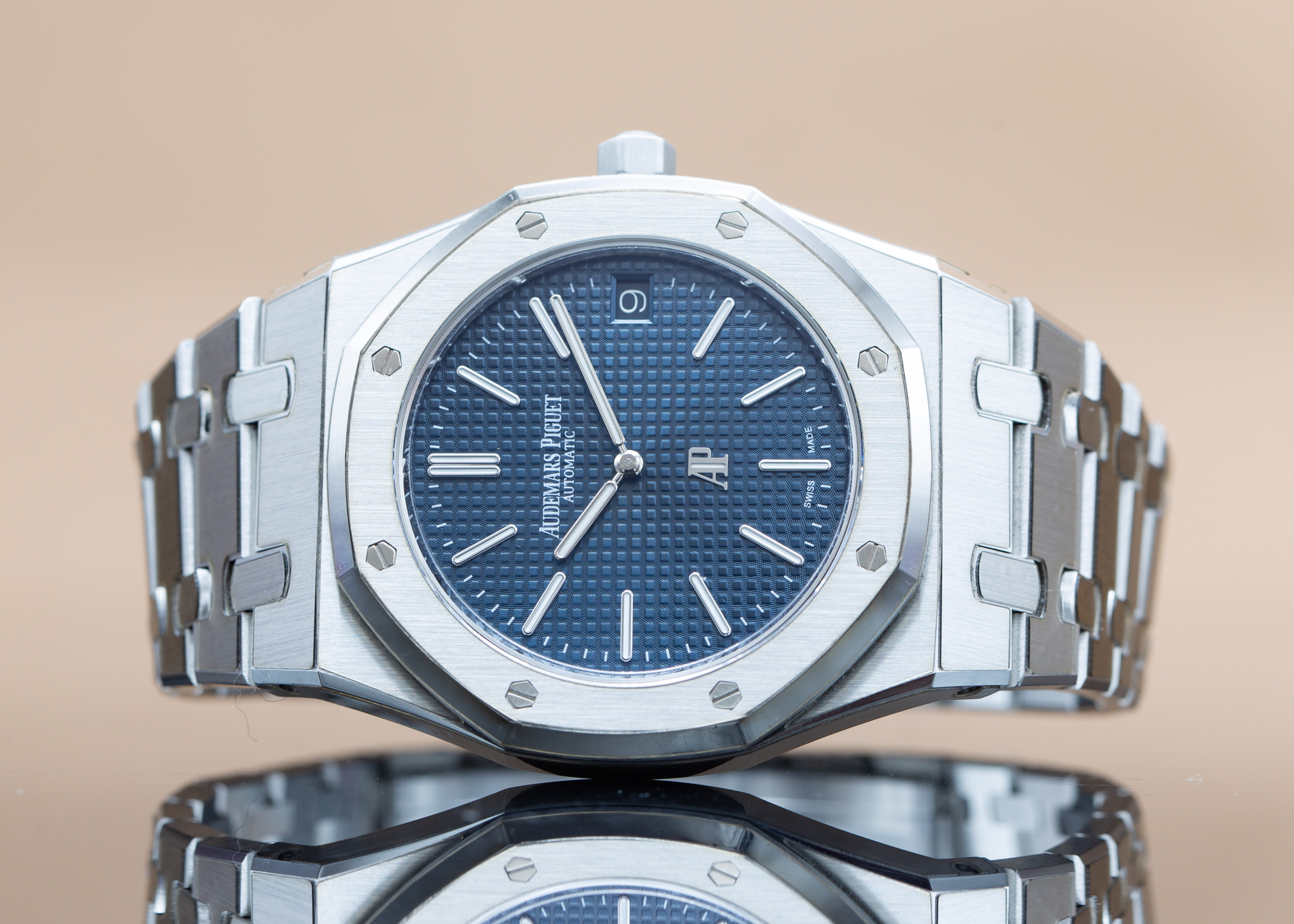 2022 AUDEMARS PIGUET ROYAL OAK JUMBO EXTRA THIN 50TH