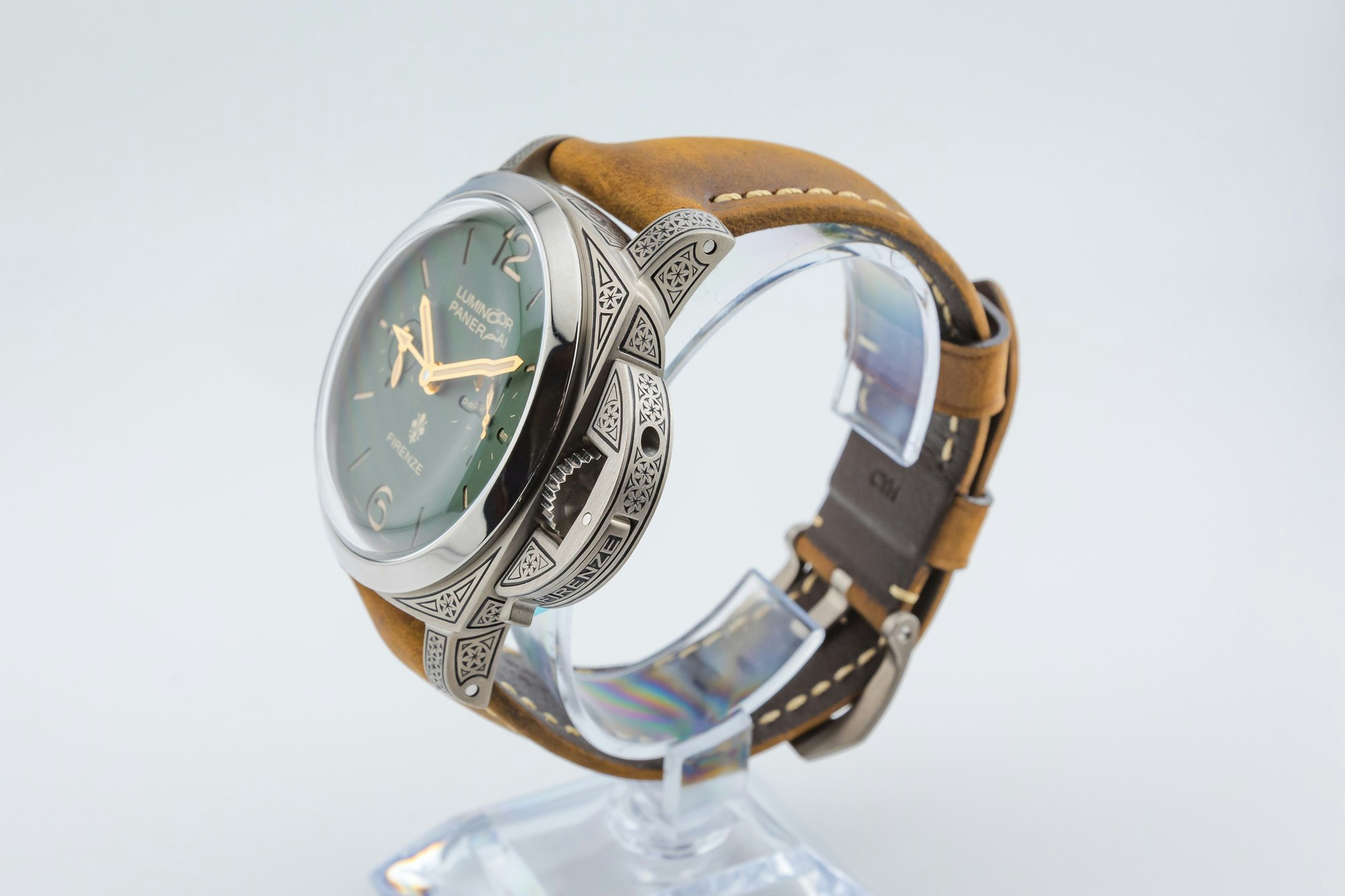 https://images.watchcollecting.com/005487/Anibas-Photography-Luminor-1950-Firenze-Tourbillon-GMT-Titanio-Green-106.jpg?fit=crop&crop=bottom&auto=compress&dpr=1&cs=srgb&q=75