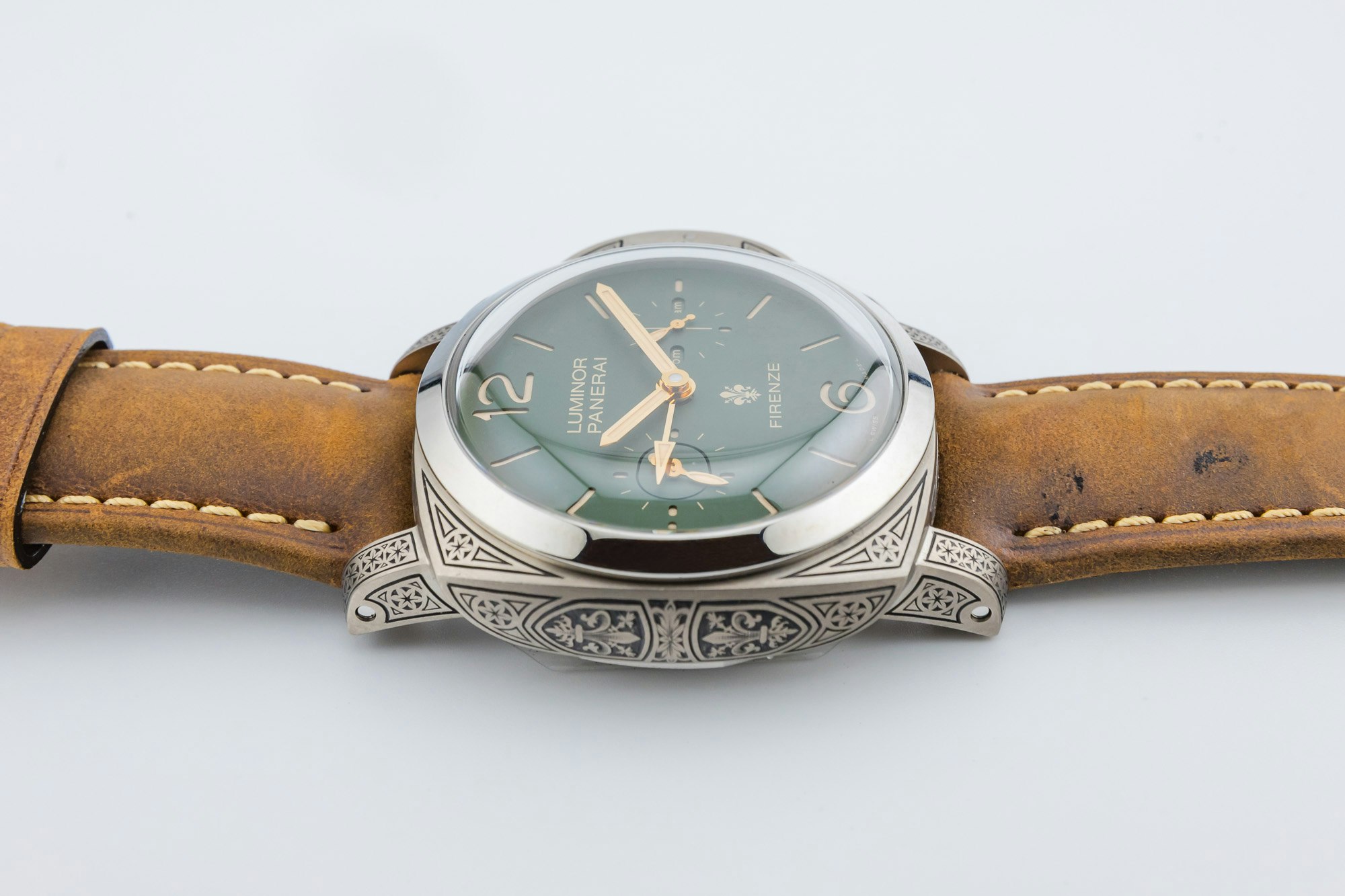 https://images.watchcollecting.com/005487/Anibas-Photography-Luminor-1950-Firenze-Tourbillon-GMT-Titanio-Green-114.jpg?fit=crop&crop=bottom&auto=compress&dpr=1&cs=srgb&q=75