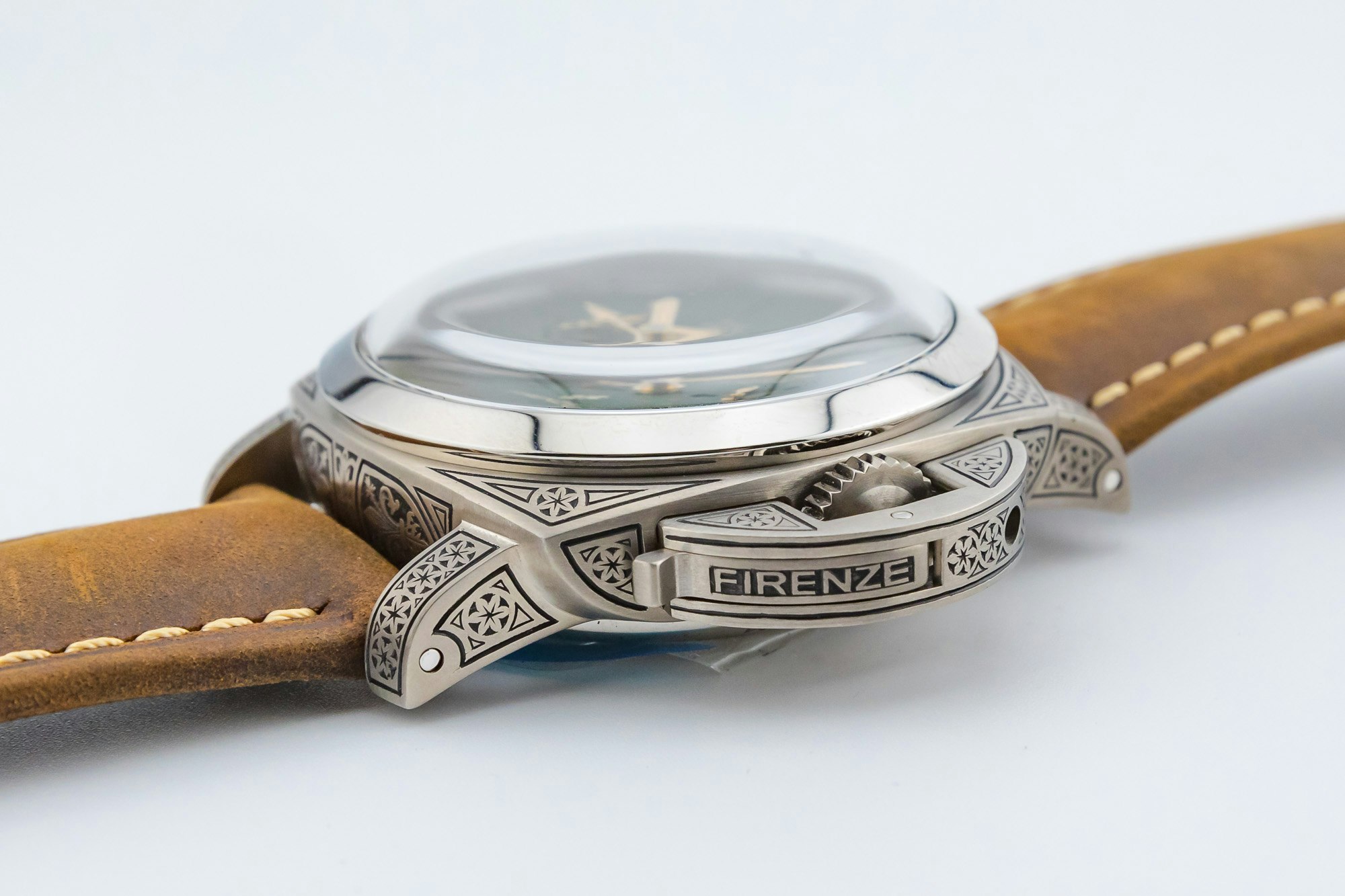 https://images.watchcollecting.com/005487/Anibas-Photography-Luminor-1950-Firenze-Tourbillon-GMT-Titanio-Green-132.jpg?fit=crop&crop=bottom&auto=compress&dpr=1&cs=srgb&q=75