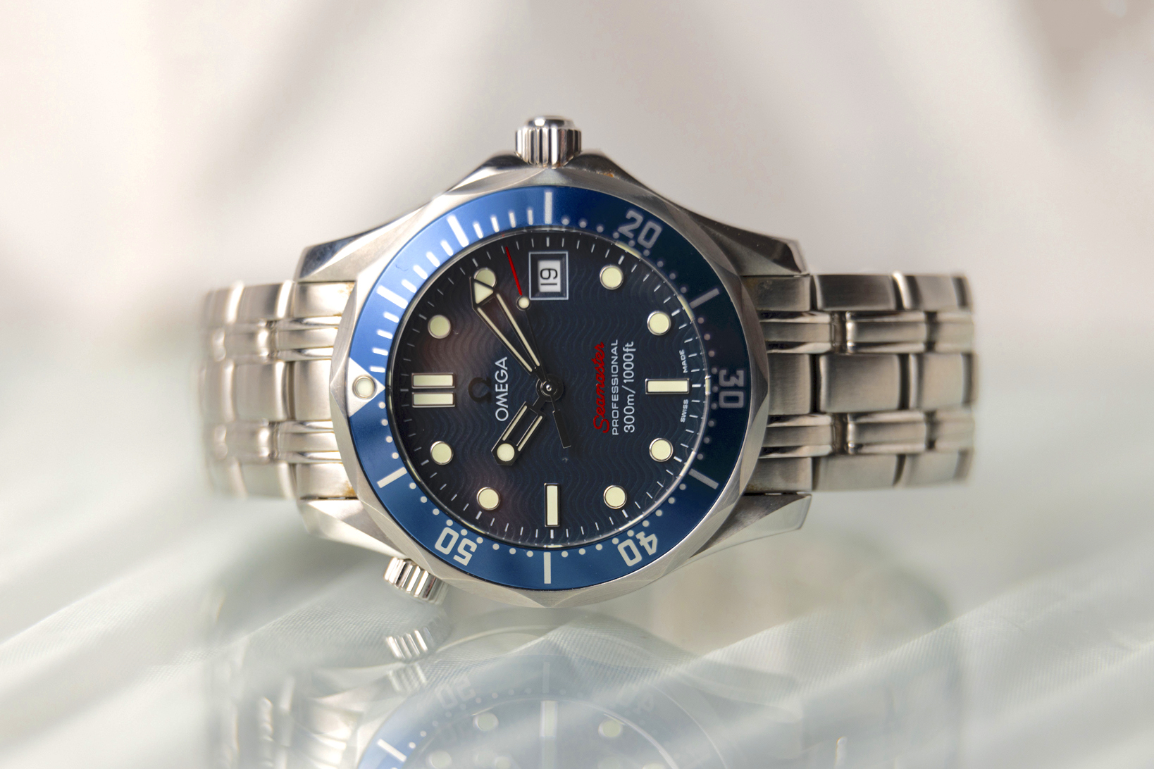 Omega seamaster discount 300m quartz midsize