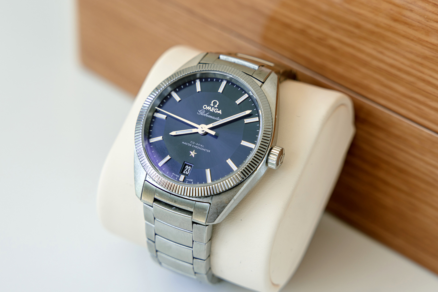 Omega globemaster blue cheap dial