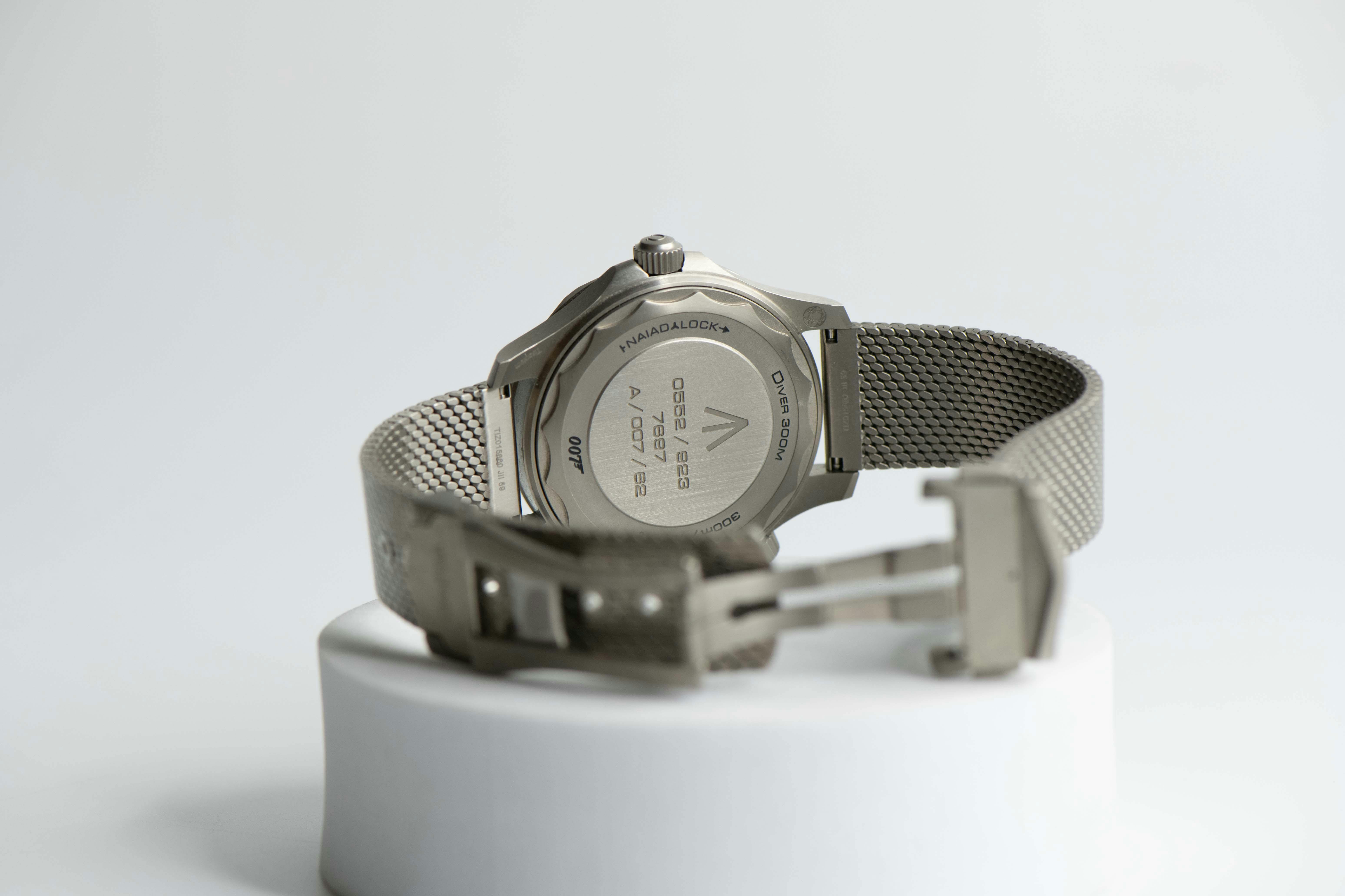 Omega seamaster diver 2025 300m 007 edition prezzo