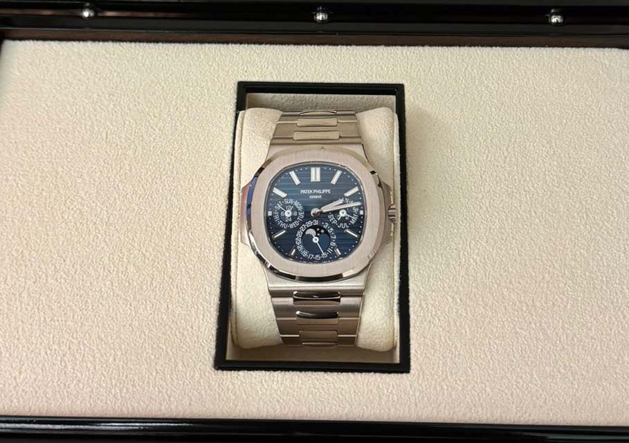 Patek philippe discount nautilus perpetual calendar