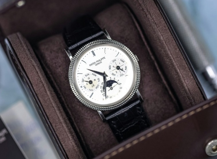 【非売品・未使用】Patek Philippe グローブ Patek Philippe ref 5130G World Time 18K WG circa 1995