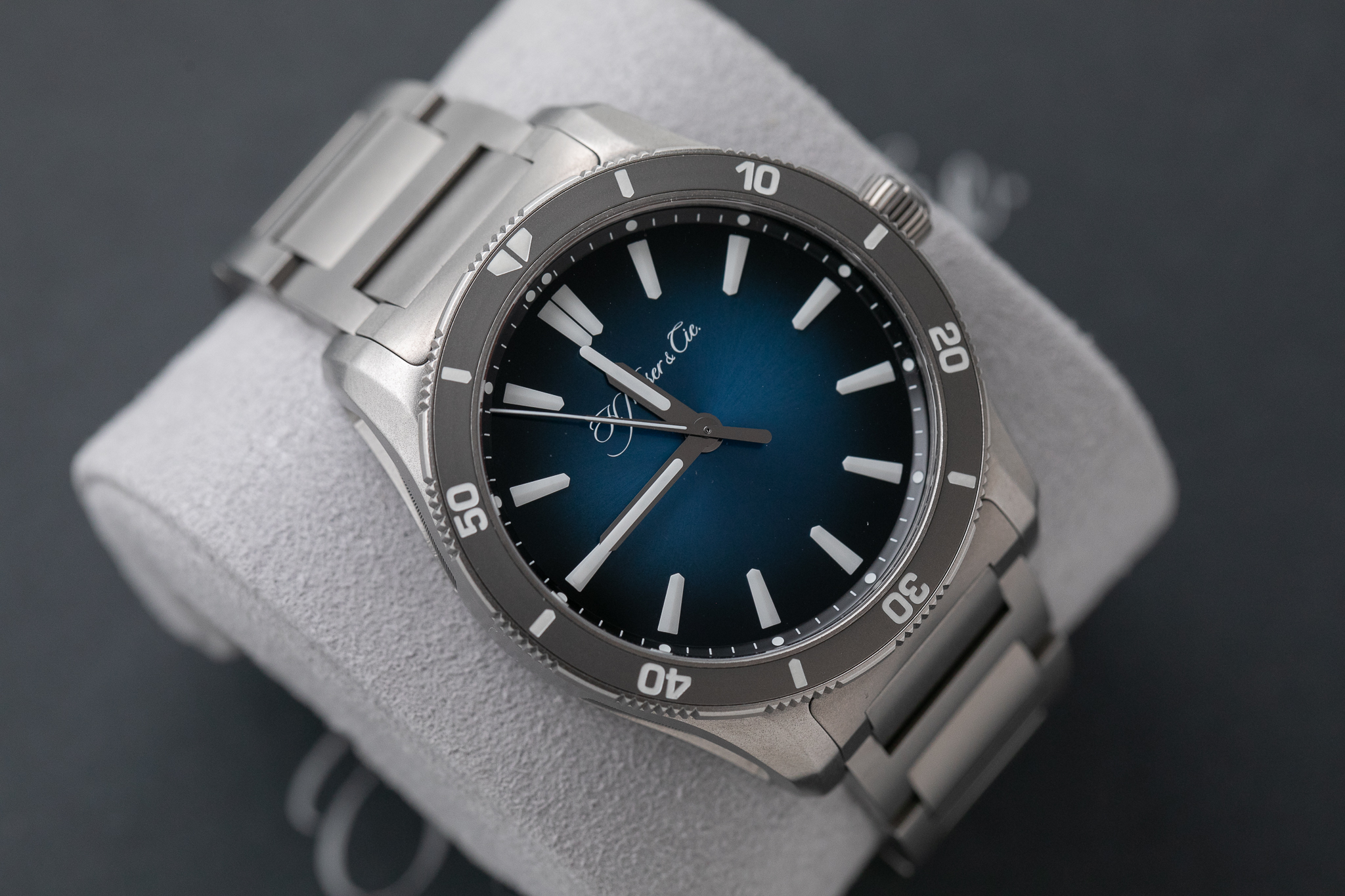 2022 H. Moser & Cie Pioneer Centre Seconds 'Funky Blue Limited