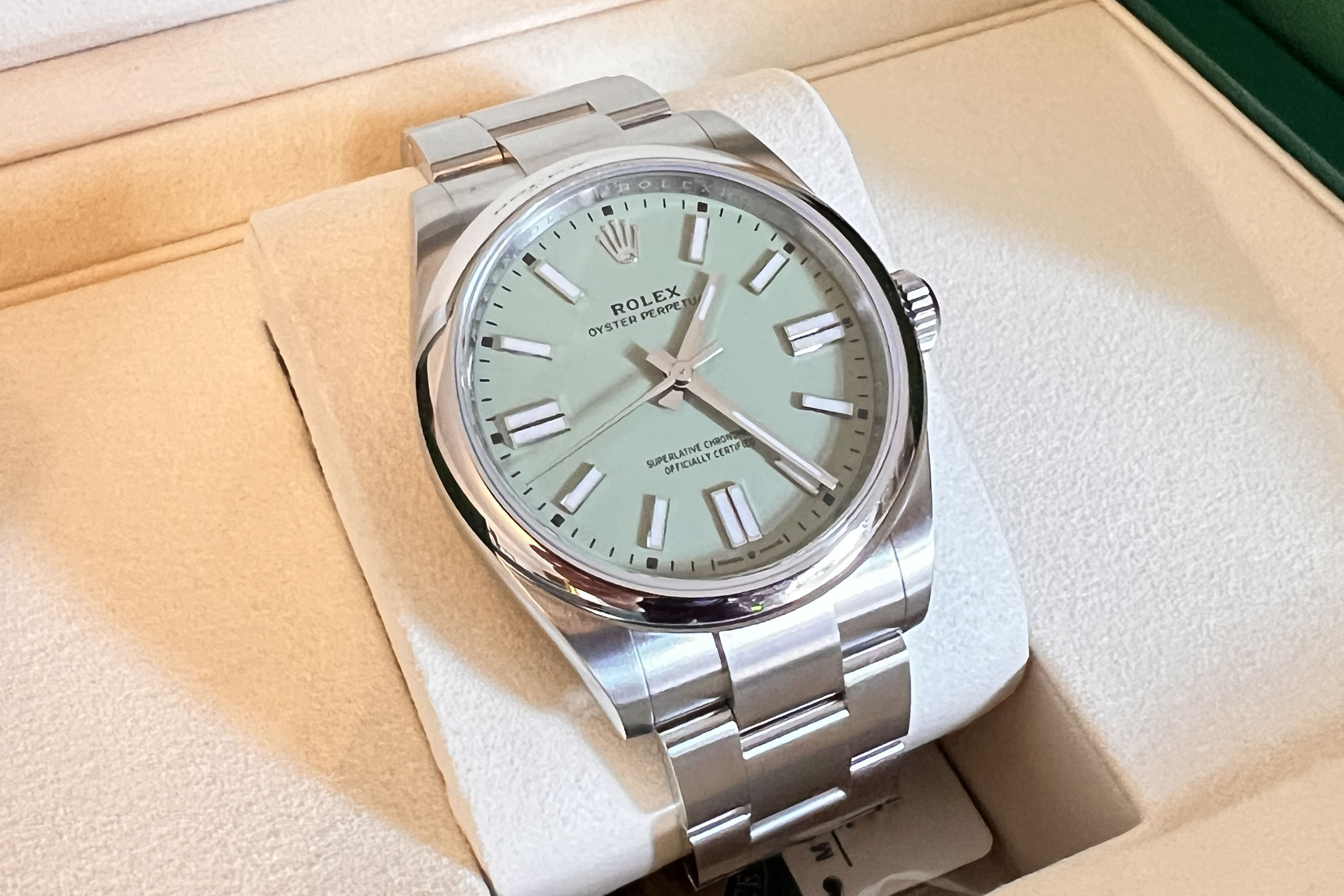 ROLEX OYSTER PERPETUAL 掛時計 2025 Rolex Oyster Perpetual 41 'Pistachio' for sale by auction in
