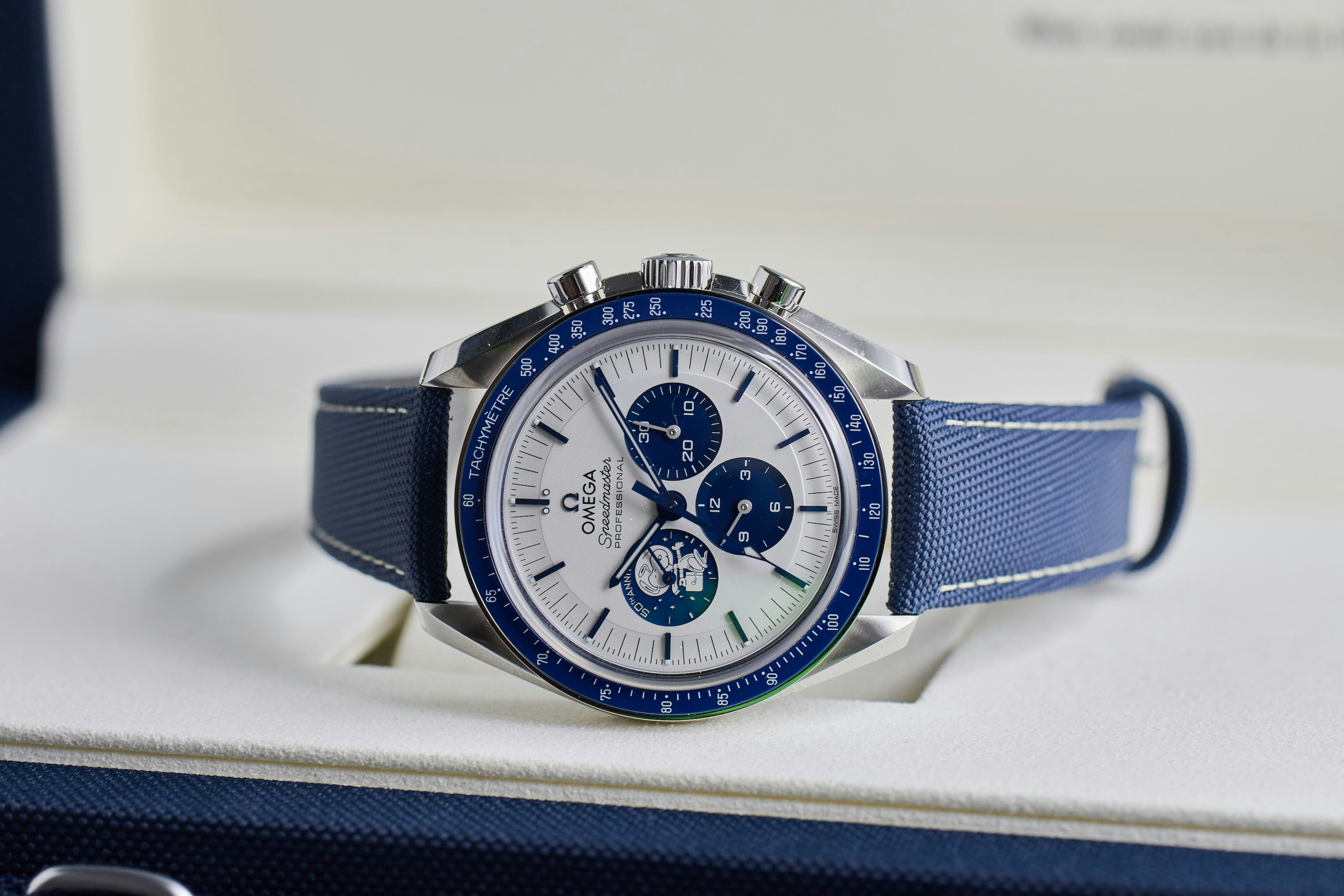 speedmaster silver snoopy award preis omega speedmaster professional