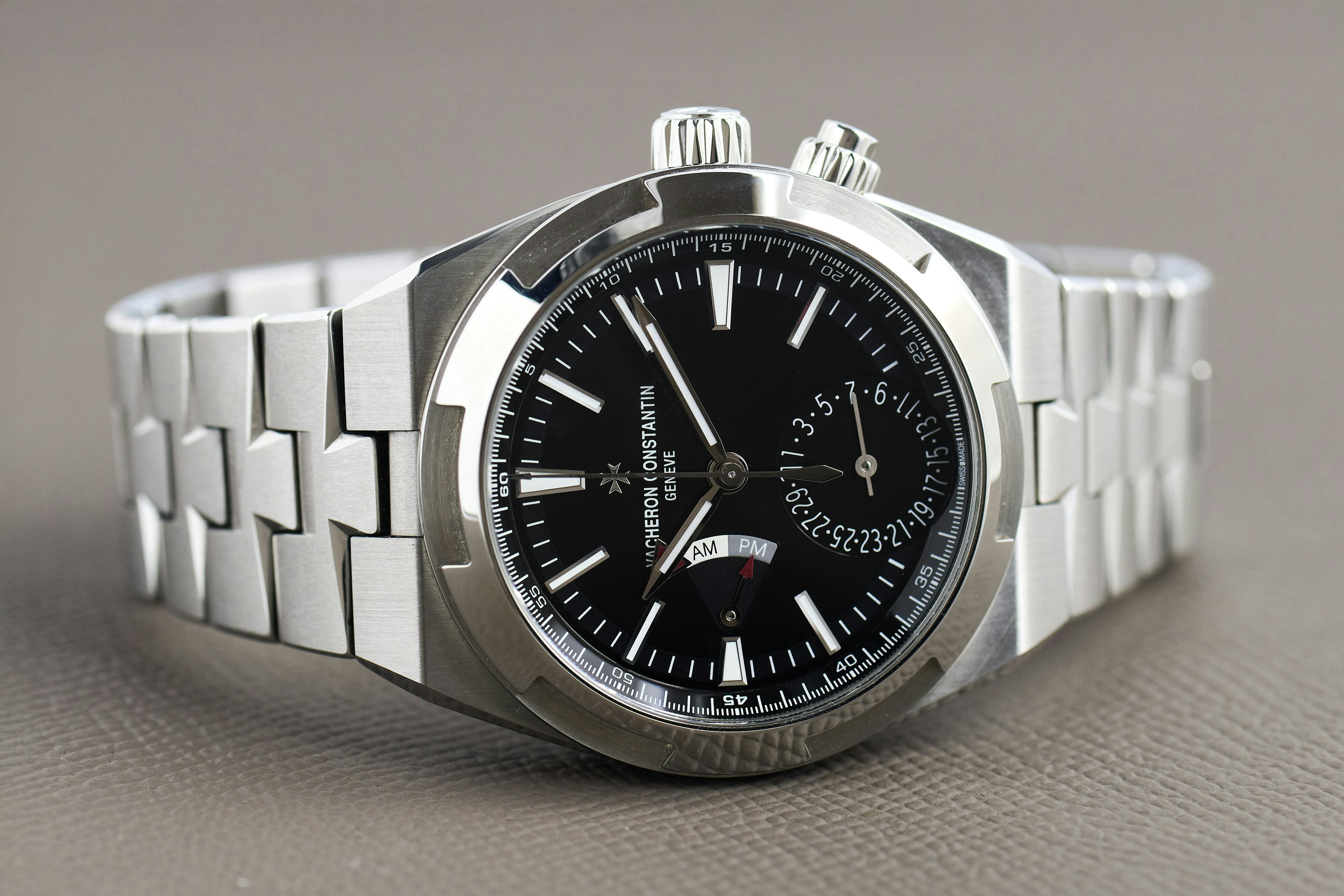 2022 Vacheron Constantin Overseas Dual Time